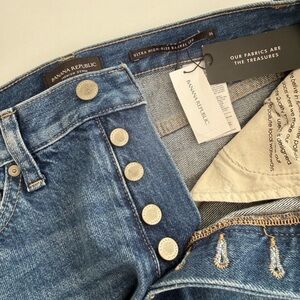 NWT Banana Republic Ultra High Rise Barrel Leg Jeans - Size 26-Perfect Wash